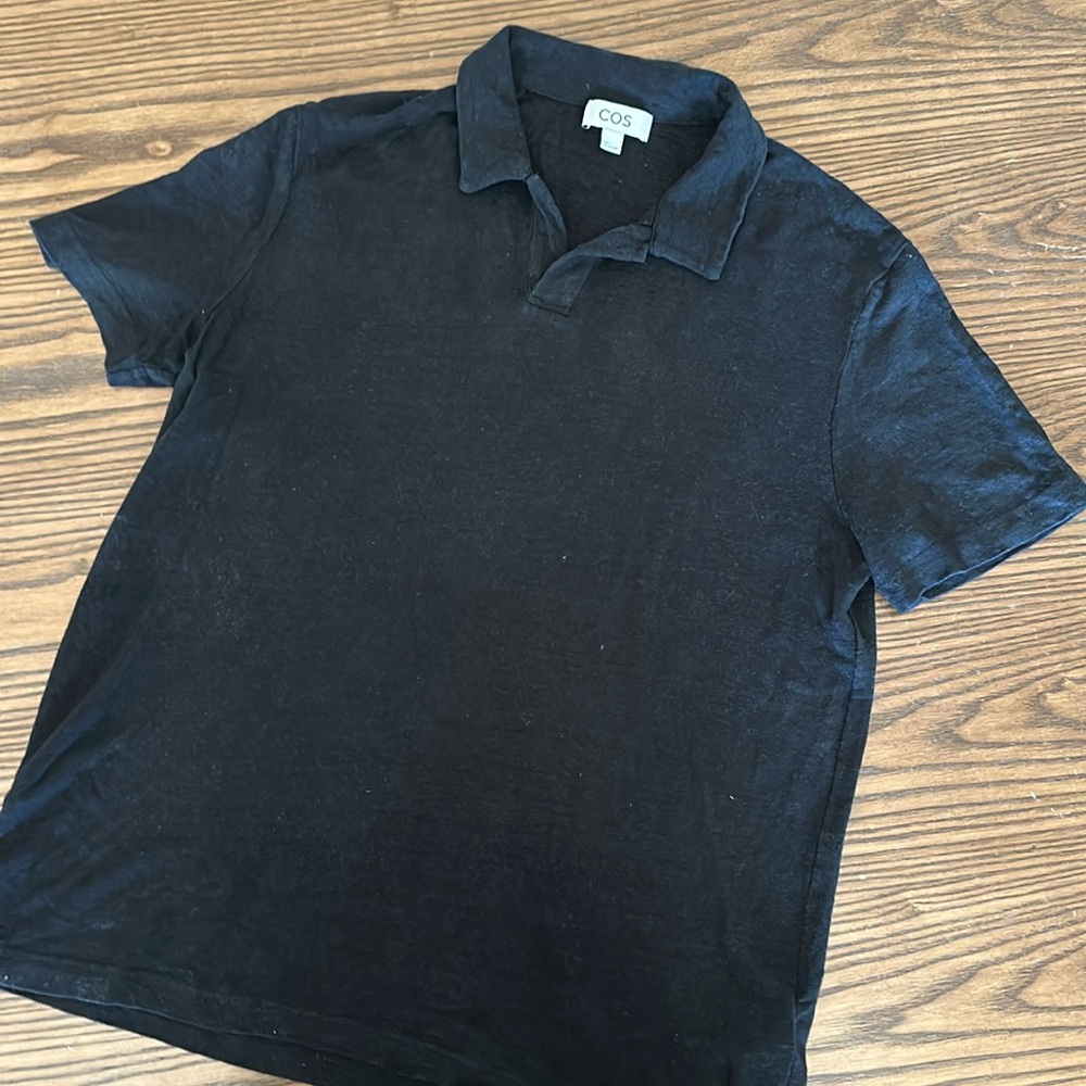 COS black t shirt/polo